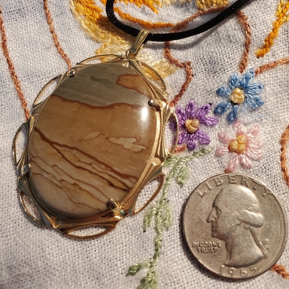 Picture Jasper Pendant Vintage with New Necklace Cord Giftboxed - Picture 5 of 5